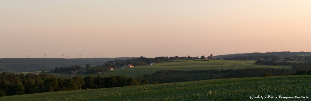 Traumhafte Sommerstimmungen mit Sonnenuntergängen und Blitzshows in der Nordeifelregion im Juli 2013