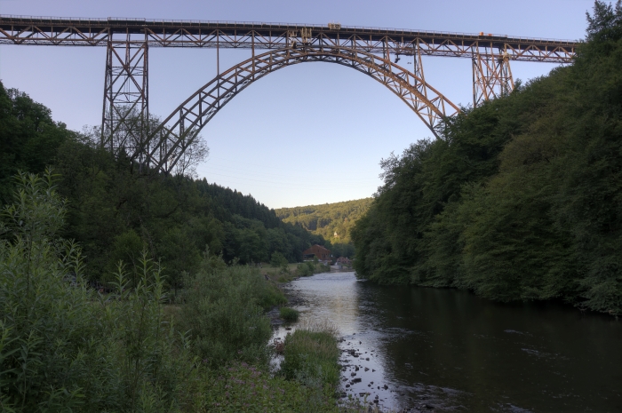 Müngstener Brücke mit Wupper