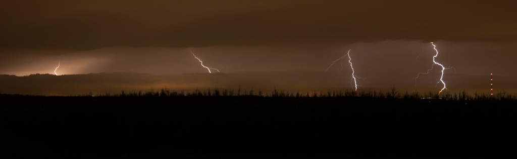 Schöne Gewitterzellen, Lightshow und Abendstimmungen in der Nordeifel Ende August 2011