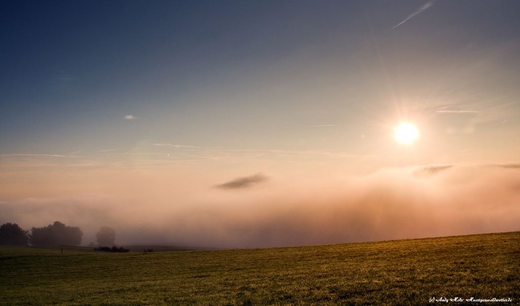 Traumhafter Sonnenaufgang über dem Nebel am Rursee (27.09.2013)