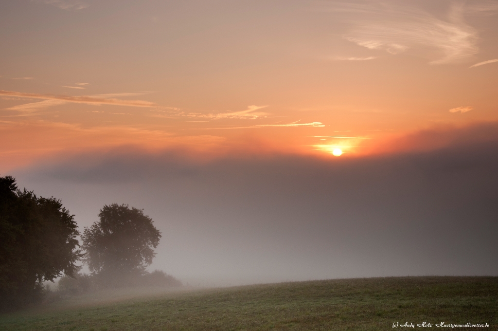 Traumhafter Sonnenaufgang über dem Nebel am Rursee (27.09.2013)